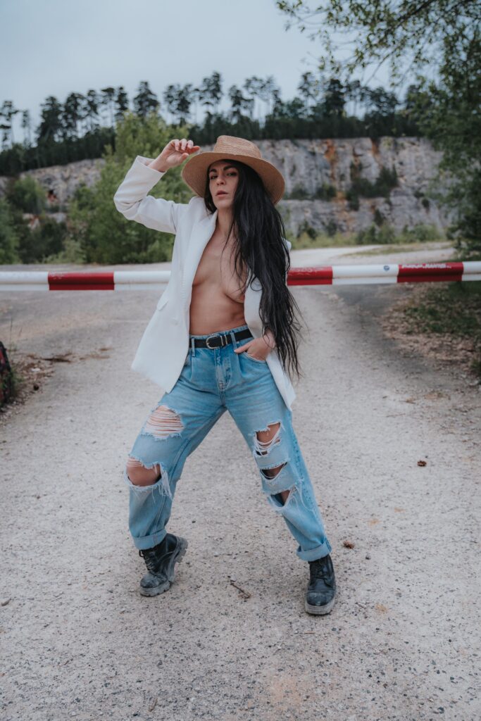 MovenModel — members-only photo