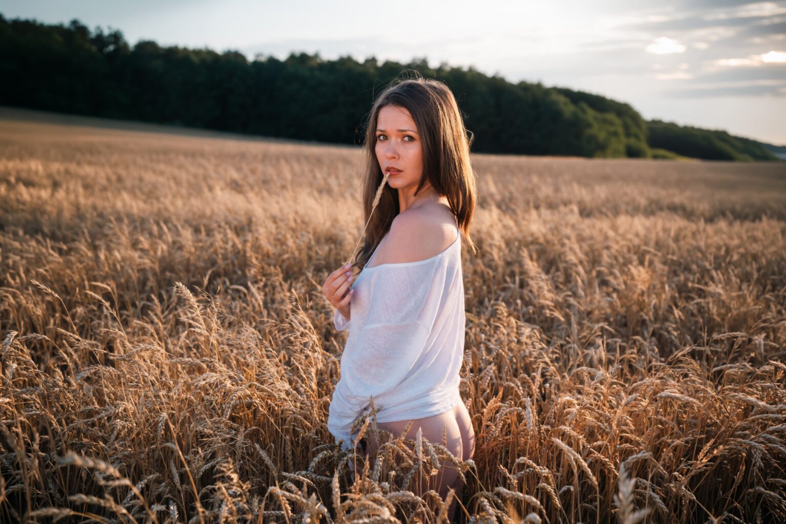 Jana in a white dress in the wheat field